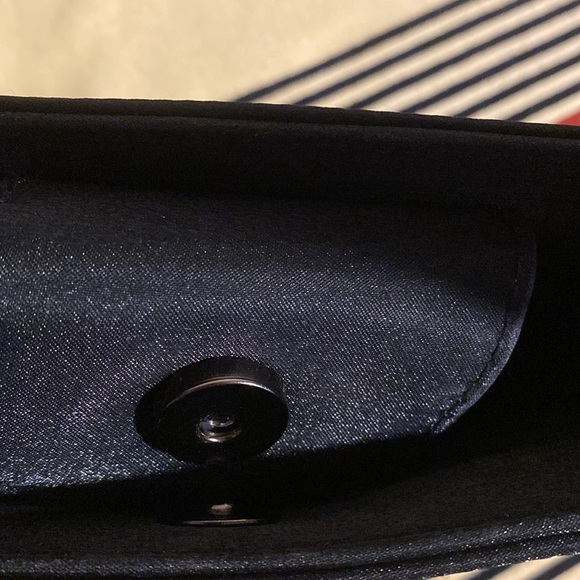 Frankie and Johnnie Black Shoulder Bag - Picture 4 of 5